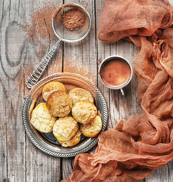 Quelle est la méthode pour des profiteroles au chocolat avec une pâte à choux légère ?