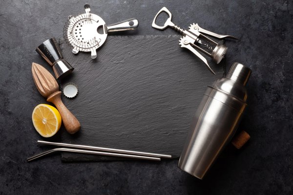 Quelles innovations pour servir des cocktails moléculaires dans un bar futuriste?